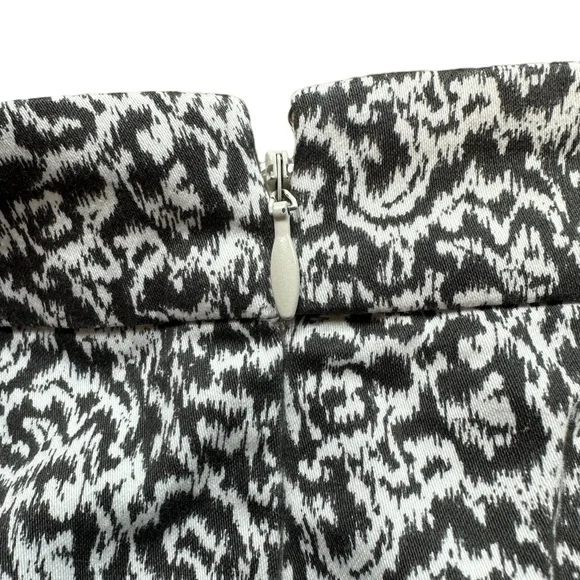 J. CREW: Printed “The Pencil Skirt” - Size 2 - Picture 5 of 7